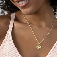 Pendentif disque personnalisé gravé signe astrologique, bordure milgrain, en acier inoxydable 316L plaqué or PVD 18K, étanche et inaltérable, pour femme