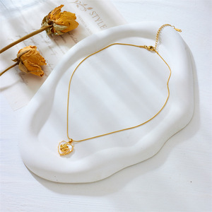 Flower Mother Of Pearl Pendant Necklace With Diamond Bezel Setting For Gift Yiwu Origin - Product Image 3