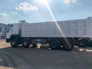 El camión volquete diésel 8x4 HOWO de segunda mano restaurado superventas puede llevar una carga de 30-40 toneladas - Product Image 5