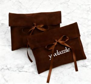 Enveloppes de luxe en velours suédé super doux et recyclables pour emballages cadeaux d'anniversaire, pochettes cosmétiques et de parfum en velours. - Product Image 4