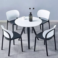 Petite table basse/de côté en bois noir avec base en plastique, emballage standard