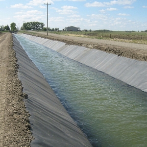 Géomembrane HDPE en gros 1mm 1.5mm 2mm Surface Lisse Anti-Infiltration <span class=keywords><strong>pour</strong></span> <span class=keywords><strong>Bassin</strong></span> de Pêche, Élevage de Crevettes et Ferme Aquacole - Product Image 1