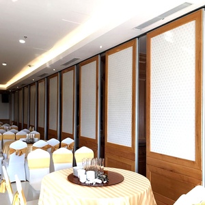Muro divisorio mobile motorizzato automatico di rivestimento in legno naturale impiallacciatura di legno a 5 stelle della sala conferenze dell'hotel - Product Image 6