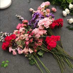 Boules de fleurs de roses rouges en soie artificielle lisses, centres de table de mariage, design asymétrique brisé, taille personnalisable pour anniversaire - Product Image 2