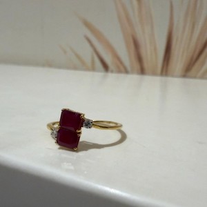 Anillo de Oro de 14K con Dos Rubíes de Corte Radiante y Pequeños Diamantes, Anillo de Joyería con Gemas de Estilo Baguette de Media Eternidad - Product Image 4