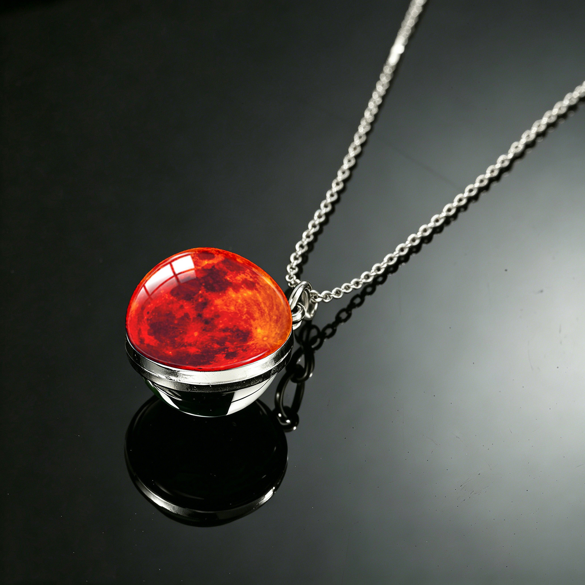 Lune rouge colorée