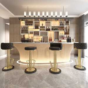 Muebles <span class=keywords><strong>de</strong></span> <span class=keywords><strong>Cocina</strong></span> Modernos, Sencillos y Elegantes <span class=keywords><strong>de</strong></span> Cuero Negro y Acero Inoxidable Dorado con Sillas <span class=keywords><strong>de</strong></span> Bar Giratorias - Product Image 1