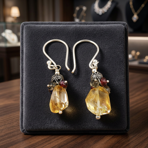 Boucles d'oreilles pendantes élégantes vintage pour femme Art Palace, en alliage plaqué argent tibétain avec quartz jaune serti clos, motif goutte d'eau - Product Image 4