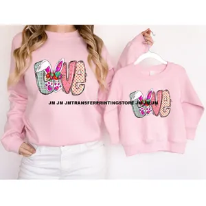 Transferts thermocollants DTF lavables à presser pour sweat-shirts, motif Lapin rose mignon aux fleurs de fraise épanouies - Product Image 4