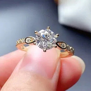 Anello con cristalli taglio rotondo per donna, accessori romantici per feste e uso quotidiano - Product Image 1