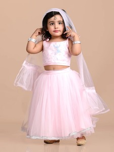 Conjunto de Lehenga Choli sin mangas de malla rosa para niñas con dupatta, ropa india étnica para fiestas y celebraciones infantiles - Product Image 4
