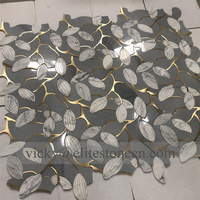 Mosaïque de carreaux en marbre gris poli et laiton, design irrégulier, carrelage mural, décoration intérieure
