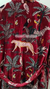 Robe kimono en velours à imprimé animal pour femme, ceinture enveloppante, manches longues, col châle, tenue d'automne, robe de chambre à motifs rouges - Product Image 6