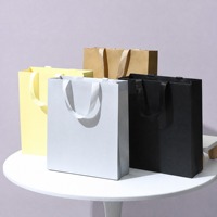 Sac fourre-tout haut de gamme en carton blanc épais, couleur unie, en stock pour la vente en gros, emballage premium pour bijoux et vêtements