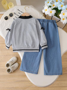 Set Casual Primaverile 2026 per Bambine: Felpa Grigia con Fiocchi + Jeans, 2 Pezzi, Maniche Lunghe - Product Image 3