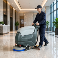 Nouvelle autolaveuse autoportée à batterie avec batterie sans entretien pour usage industriel et commercial sur de grandes surfaces