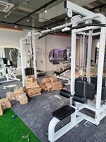 Machine de musculation multi-stations 5 postes avec pile de poids de 410 kg pour entraînement en groupe - Usage commercial