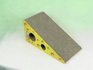 Harga Pabrik Papan Garukan Kucing Kertas Bergelombang Segitiga Alat Garukan Cakar Tahan Lama <span class=keywords><strong>Sofa</strong></span> Kucing dan Mainan Kucing. - Product Image 4