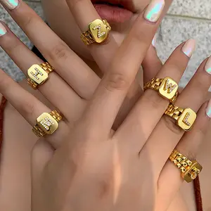 В стиле «хип-хоп» Начальная буква кольца с покрытием из золота ААА кубического циркония манжета проложить кубического циркония письмо кольца ювелирные изделия для мужчин и женщин