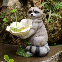 Artisanat en résine personnalisable, créatif et mignon, en forme de raton laveur réaliste modelé à la main, portant des fleurs et nourrissant des oiseaux, marque XIBIAO, mangeoire de mariage