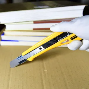 Fabrika doğrudan büyük sipariş otomatik kilit 18 mm geçmeli maket bıçağı kaymaz saplı maket bıçağı