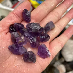 Großhandel Fengshui Heimdekoration spirituelle Produkte rauer Edelstein natürliches lila Amethyst roher Stein als Geschenk