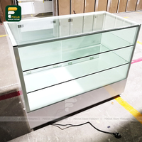Vitrine d'exposition pour opticien, présentoir de lunettes, comptoir de rangement pour lunettes de soleil, présentoir en verre, aménagement de magasin, design avec éclairage LED