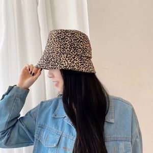 Hf Unisex Mùa Hè Xô <span class=keywords><strong>Hat</strong></span> Đen Trắng Leopard Và Ngựa Vằn In Mặt Trời Graffiti Làm Của Lông Lụa Và Sang Trọng Cho Nam Giới Và Phụ Nữ - Product Image 3