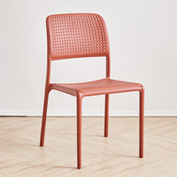 Chaise de salle à manger empilable en plastique PP, dossier ajouré en grille, chaise d'appoint nordique pour la maison, le restaurant, le café, la terrasse, 5 couleurs disponibles