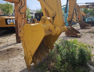 Excavadora Usada Komatsu PC200LC de 20 Toneladas, Modelo 2016, Motor, Caja de Cambios y Bomba de Alta Calidad, Probada e Inspeccionada en el Almacén de Shanghái - Product Image 2
