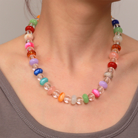 Collier Quotidien Adorable : Accessoire DIY Fait Main avec Perles Colorées Plates et Perles Rondes Acryliques Transparentes pour Femmes et Filles