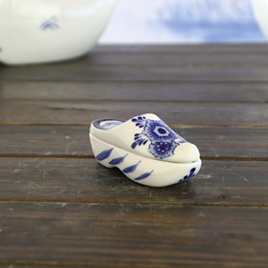 Chaussures en porcelaine peintes à la main, motif tulipes, bleu de Delft, très vendues, décoration intérieure - Product Image 3