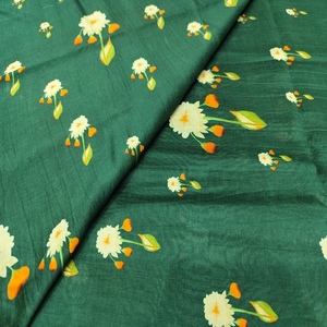 Tela Ligera de Seda Cruda Verde Vibrante con Estampado Geométrico Abstracto Intrincado para Vestidos de Diseñador, Kurta, Acolchado y Costura - Product Image 3