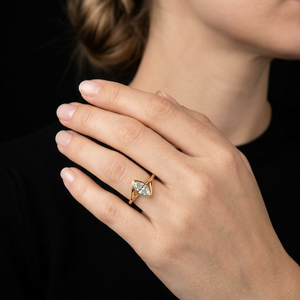 Bague de fiançailles en or jaune 18 carats avec diamant marquise de 0,75 carat, sertie clos, motif vague, solitaire, pour mariage, anniversaire, fête - Product Image 1