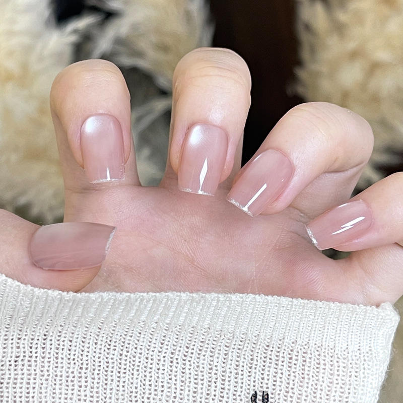 BY2222 nublado y tez justa