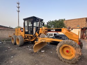 รถเกรดเดอร์ Caterpillar 140K มือสอง ปี 2018 สีเหลือง ยางใหญ่ ใบมีด ผลิตในสหรัฐอเมริกา เครื่องยนต์และปั๊มจากอเมริกา - Product Image 2