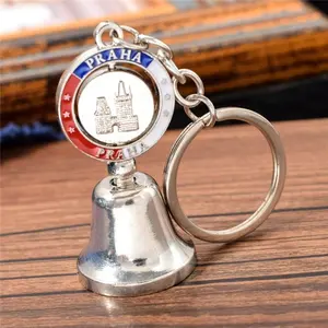 الجملة الصين مصنع سعر مناسب الترويجية ميدالية مفاتيح معدنية الحب جرس هدية تذكارية سياحية Praha السياحية جرس المفاتيح