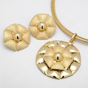 Juego de Joyería para Mujer de Latón Chapado en Oro de 14K, Personalizado al por Mayor, para Boda, Compromiso, Fiesta, Aniversario, Collar y Aretes - Product Image 3