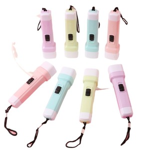 Mini linterna de color macarrón, luz LED portátil EDC, diseño de llavero para uso en exteriores - Product Image 5