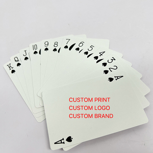 Cartas de juego promocionales personalizadas con la marca del hotel y estampados de atracciones locales e información de contacto del hotel para los huéspedes. - Product Image 1