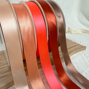 شريط ساتان فاخر وصديق للبيئة من البوليستر المتين لتغليف الزهور وحفلات الزفاف وعيد الحب والكريسماس - Product Image 3