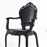 Chaise de salle à manger de couleur noire, nouveau design moderne, bon marché, en plastique, vente en gros
