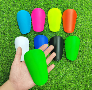 Espinilleras de Fútbol Blancas Personalizadas Qirui, Espinilleras de Sublimación Pequeñas, Mini Espinilleras - Product Image 2