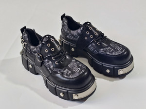 Chaussures gothiques épaisses pour hommes 2026, avec empeigne jacquard, décorations à pointes métalliques et rivets, sangle à boucle, design à lacets, semelle épaisse, style punk - Product Image 4