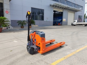 Transpalette Électrique 2000 kg avec Batterie Plomb-Acide et Pneus Pleins pour Usage Intérieur en Usine - Product Image 3
