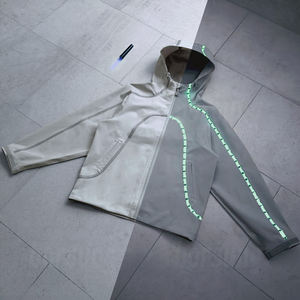 Chaqueta Cortavientos Impermeable con Capucha de Poliéster y Nailon Personalizada con Cremallera, Reactiva al Agua, para Senderismo al Aire Libre para Hombre - Product Image 1