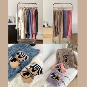 Set di <span class=keywords><strong>pigiama</strong></span> in pile di corallo autunno inverno Casual caldo simpatico cartone animato orso ispessito flanella manica lunga elastico in vita anteriore - Product Image 2