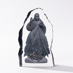 Cristal irrégulier gravé avec un portrait, style rétro européen, objet décoratif pour la maison ou le bureau. - Product Image 1
