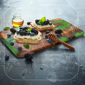 Tabla de queso epoxi de madera y resina, bandeja para servir de madera de olivo hecha a mano, juego de regalo para charcutería y tabla de cortar - Product Image 2
