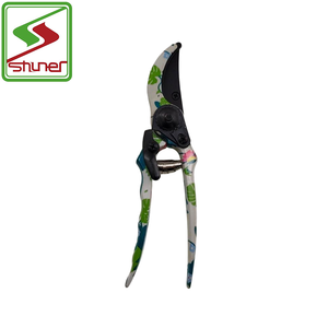 Ensemble <span class=keywords><strong>de</strong></span> 3 <span class=keywords><strong>outils</strong></span> <span class=keywords><strong>de</strong></span> jardinage floraux pour femmes, avec <span class=keywords><strong>de</strong></span> <span class=keywords><strong>beaux</strong></span> motifs et des poignées ergonomiques - Product Image 4